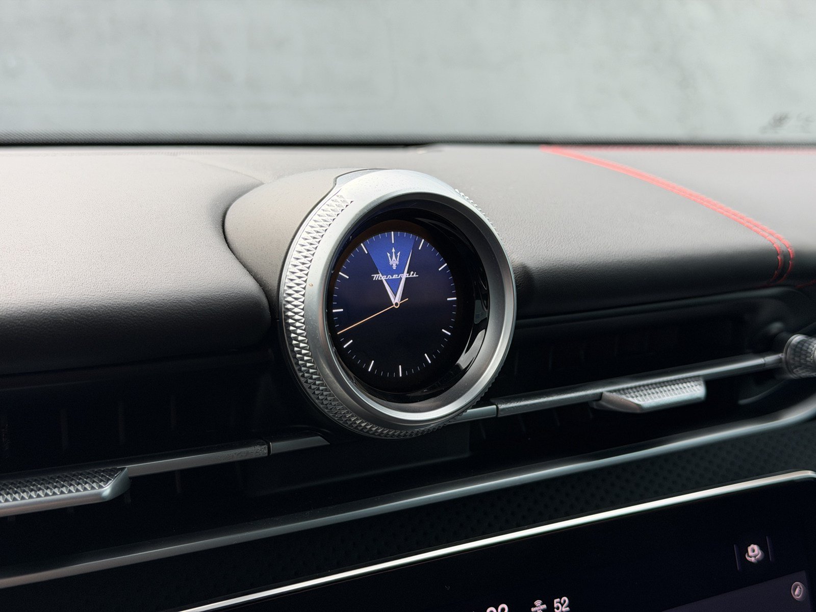 Used 2024 Maserati Grecale Trofeo AWD/4WD image 18