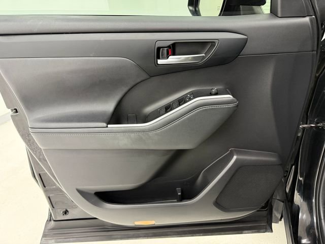 Used 2021 Toyota Highlander XSE FWD image 27