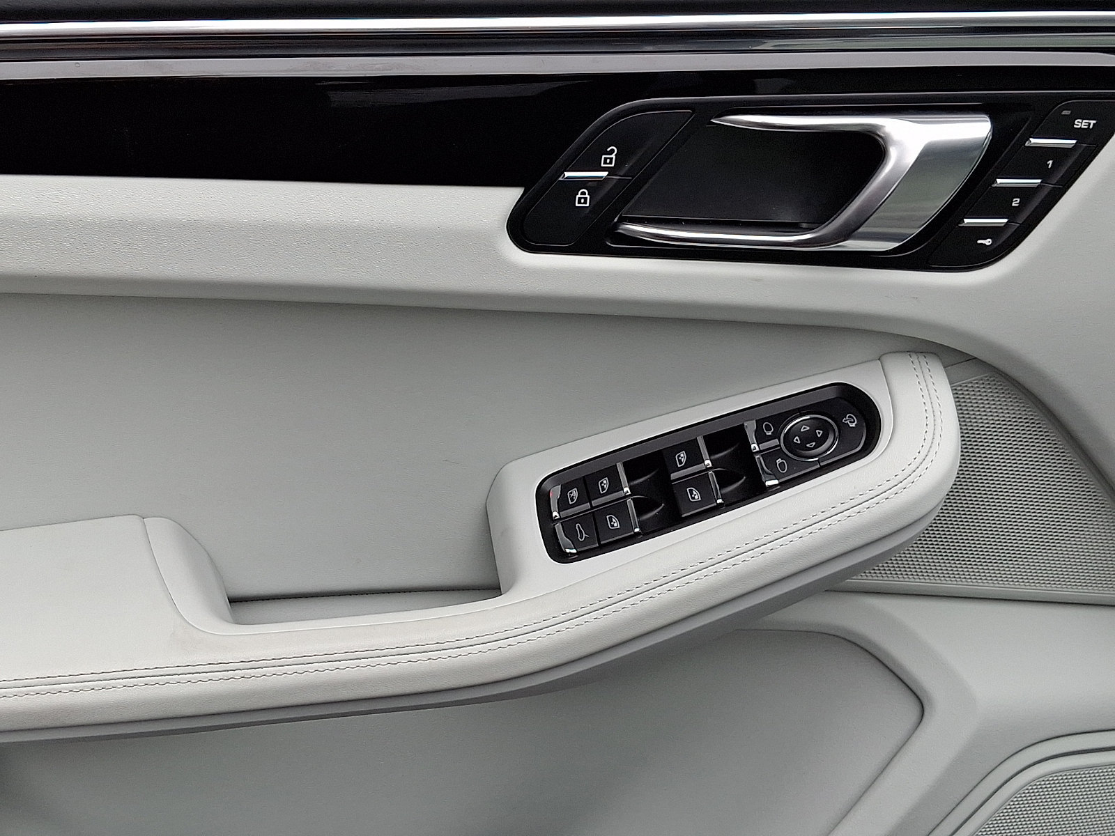 Certified 2026 Porsche Macan AWD/4WD image 16