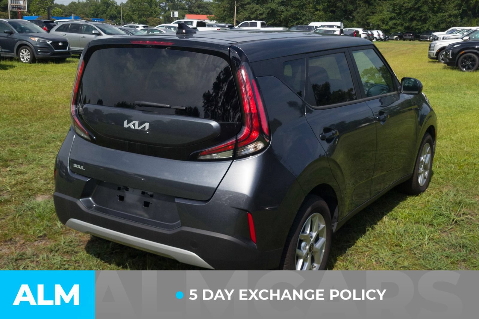 Used 2025 Kia Soul LX w/ LX Technology Package FWD image 3