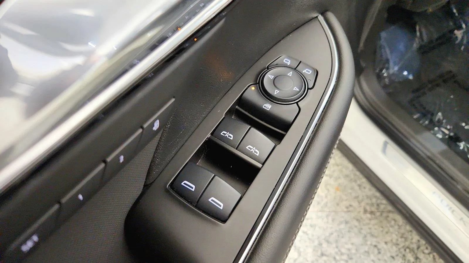 Used 2024 Buick Envision Preferred AWD/4WD image 24