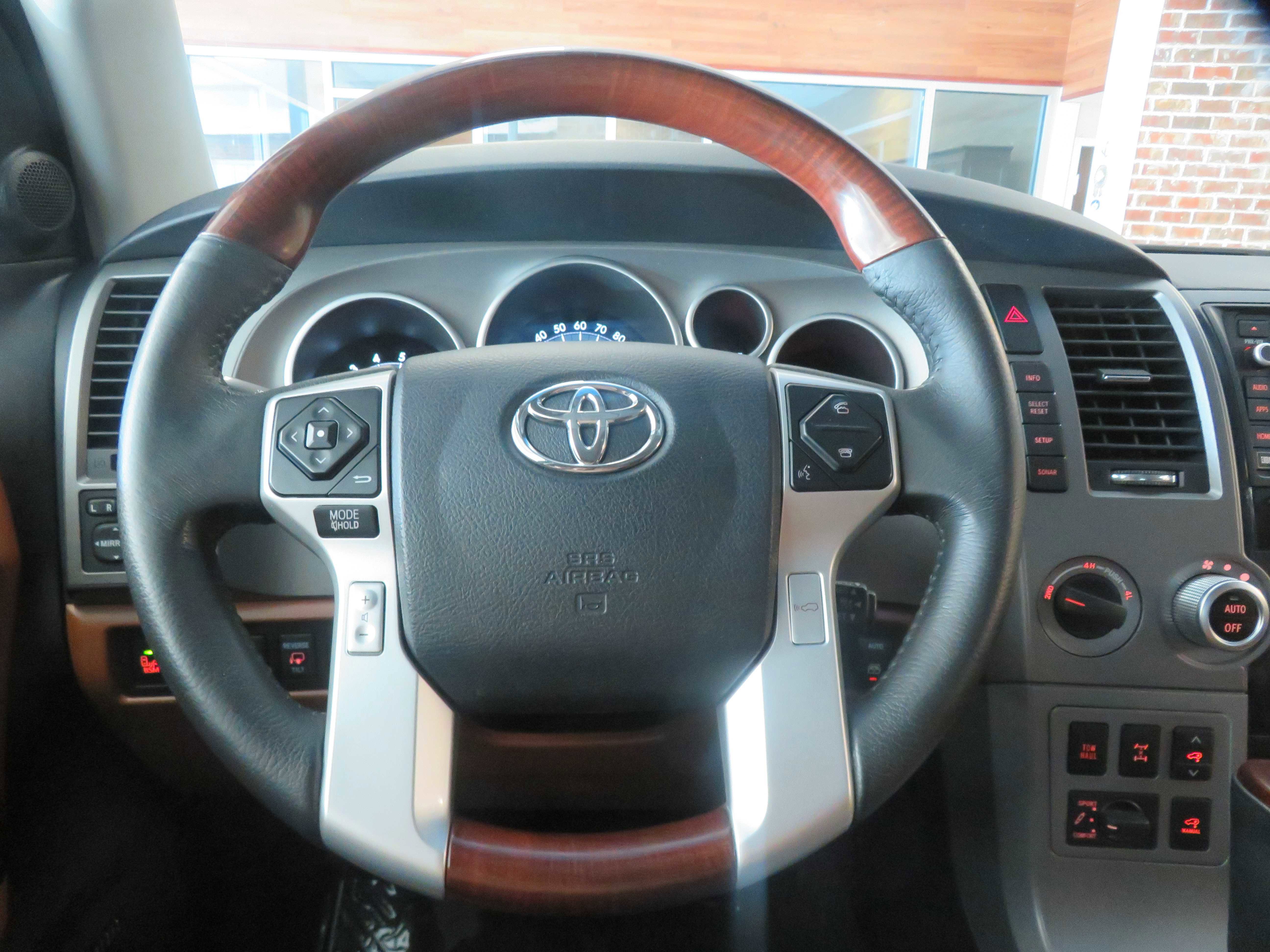 Used 2016 Toyota Sequoia Platinum AWD/4WD image 38