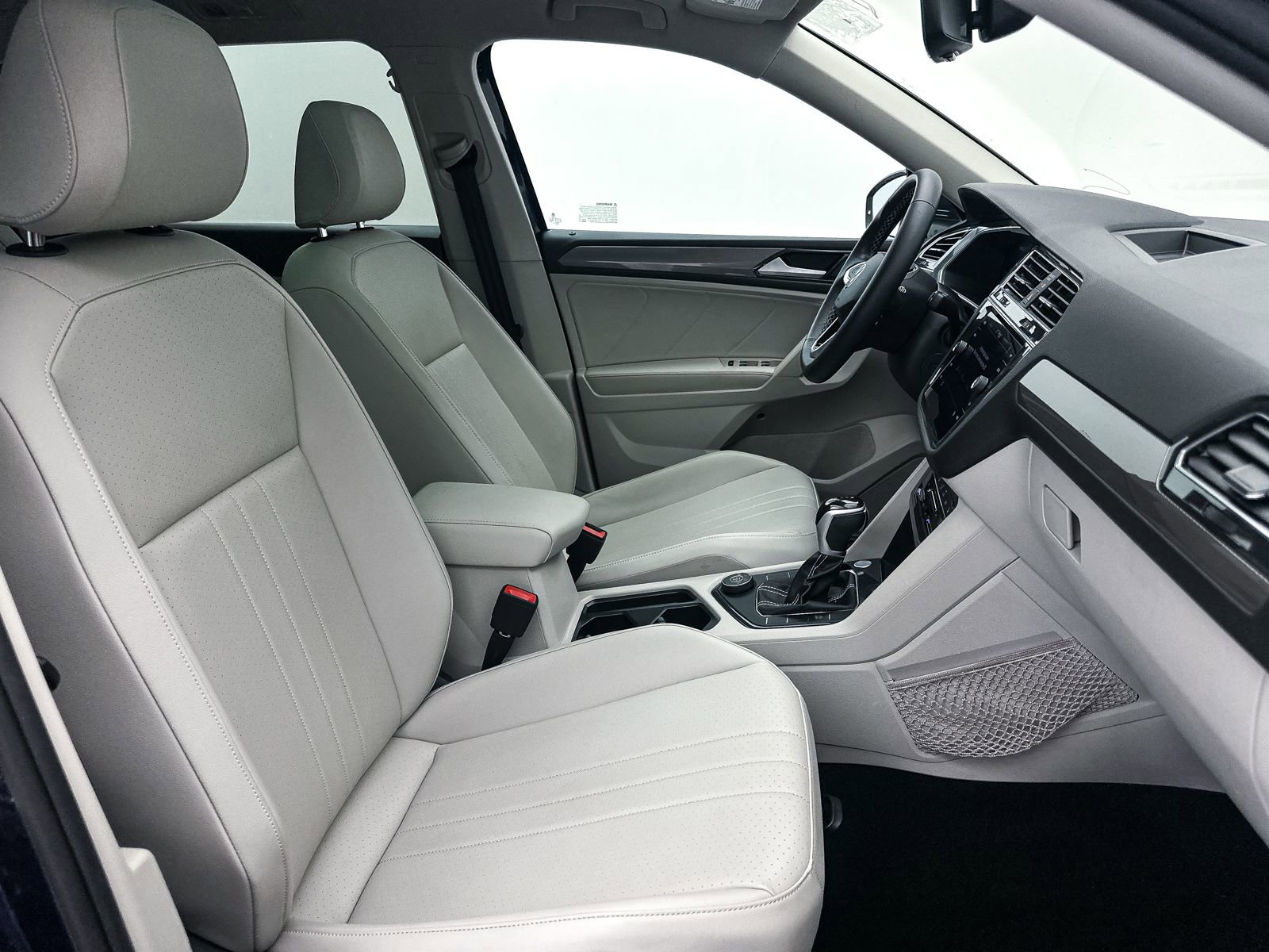 Used 2022 Volkswagen Tiguan SE w/ Panoramic Sunroof Package AWD/4WD image 33