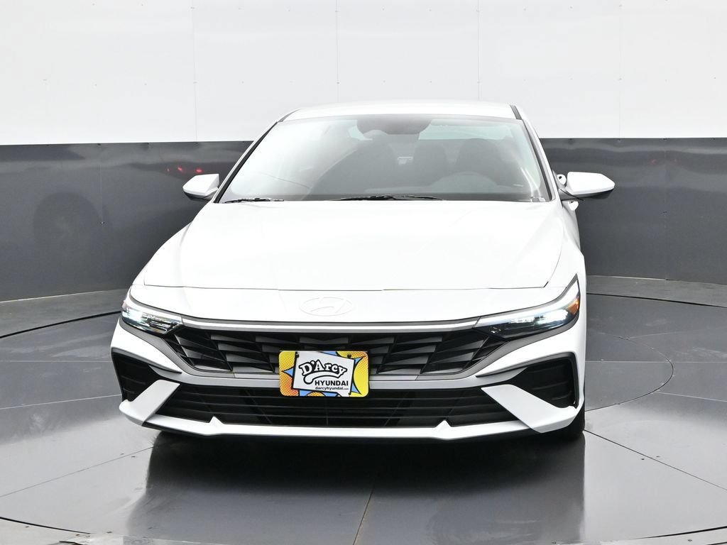 New 2026 Hyundai Elantra SE FWD image 2