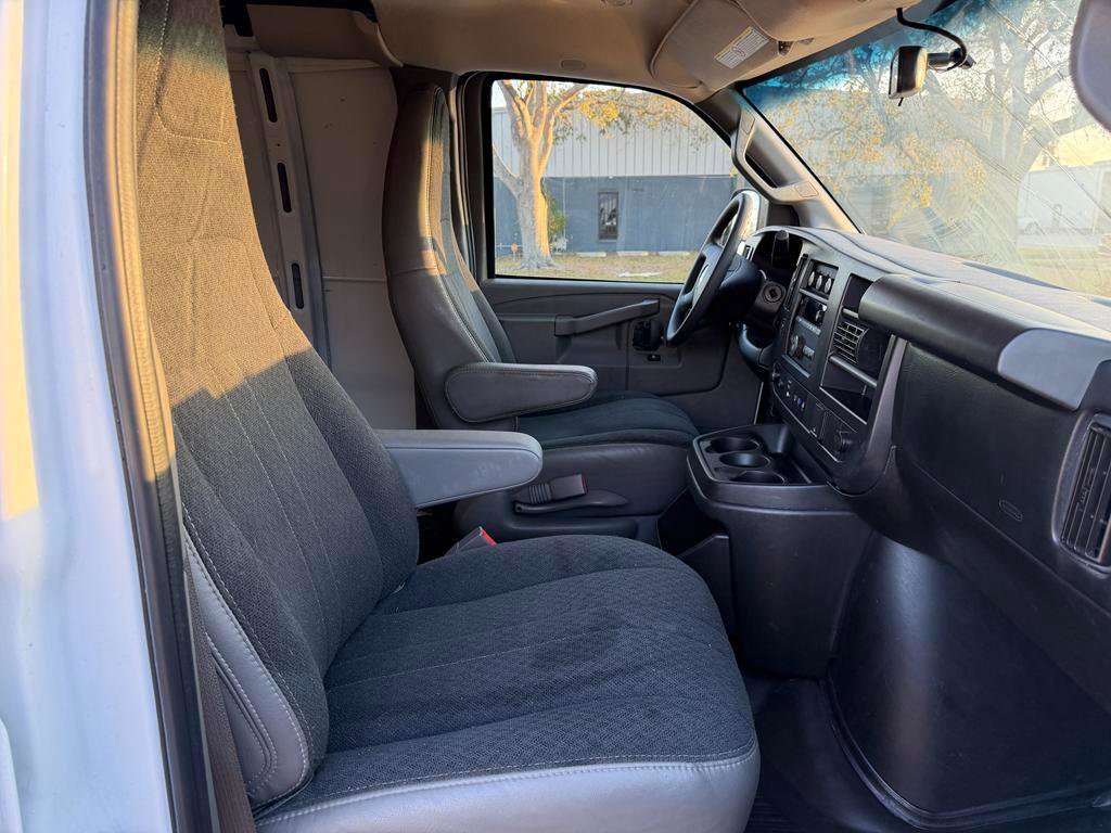 Used 2025 Chevrolet Express 2500 w/ Driver Convenience Package image 12