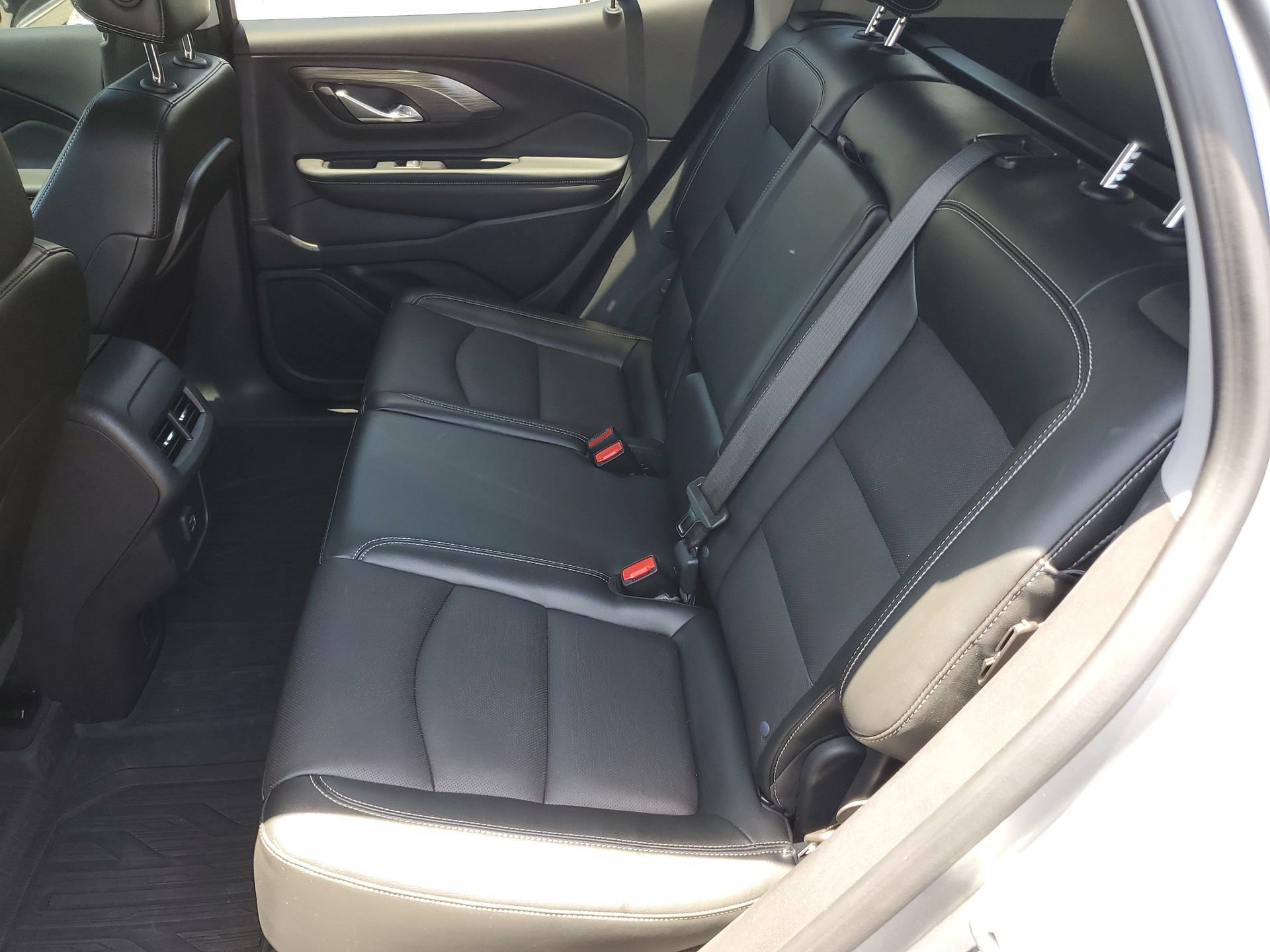 Used 2023 GMC Terrain SLT w/ LPO, Floor Liner Package FWD image 12
