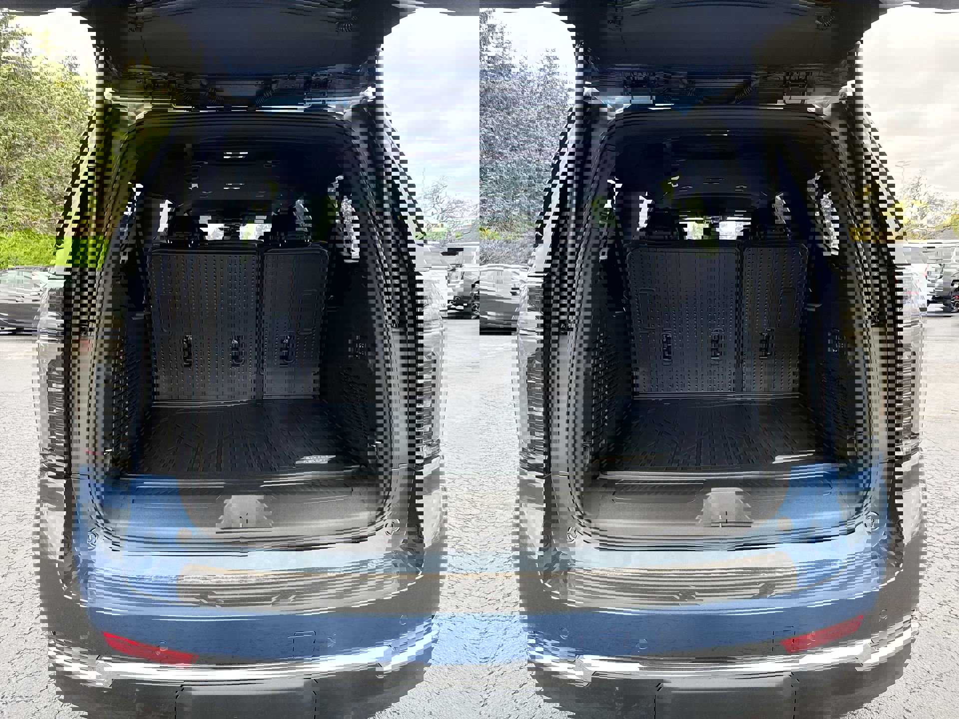 New 2026 Chevrolet Suburban LT w/ Comfort Package image 60