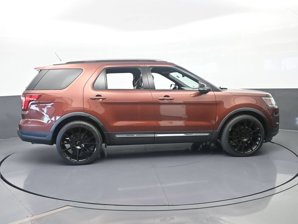Used 2018 Ford Explorer XLT w/ Equipment Group 202A FWD image 7