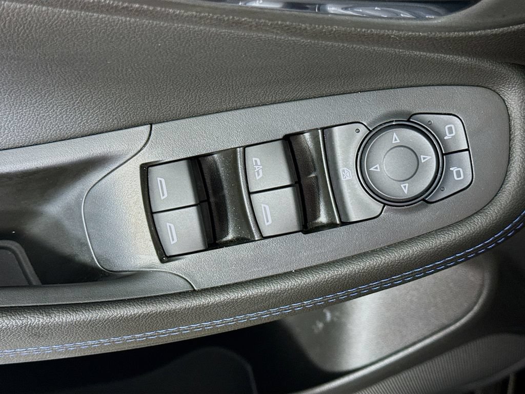 Used 2025 Buick Encore GX Sport Touring FWD image 17
