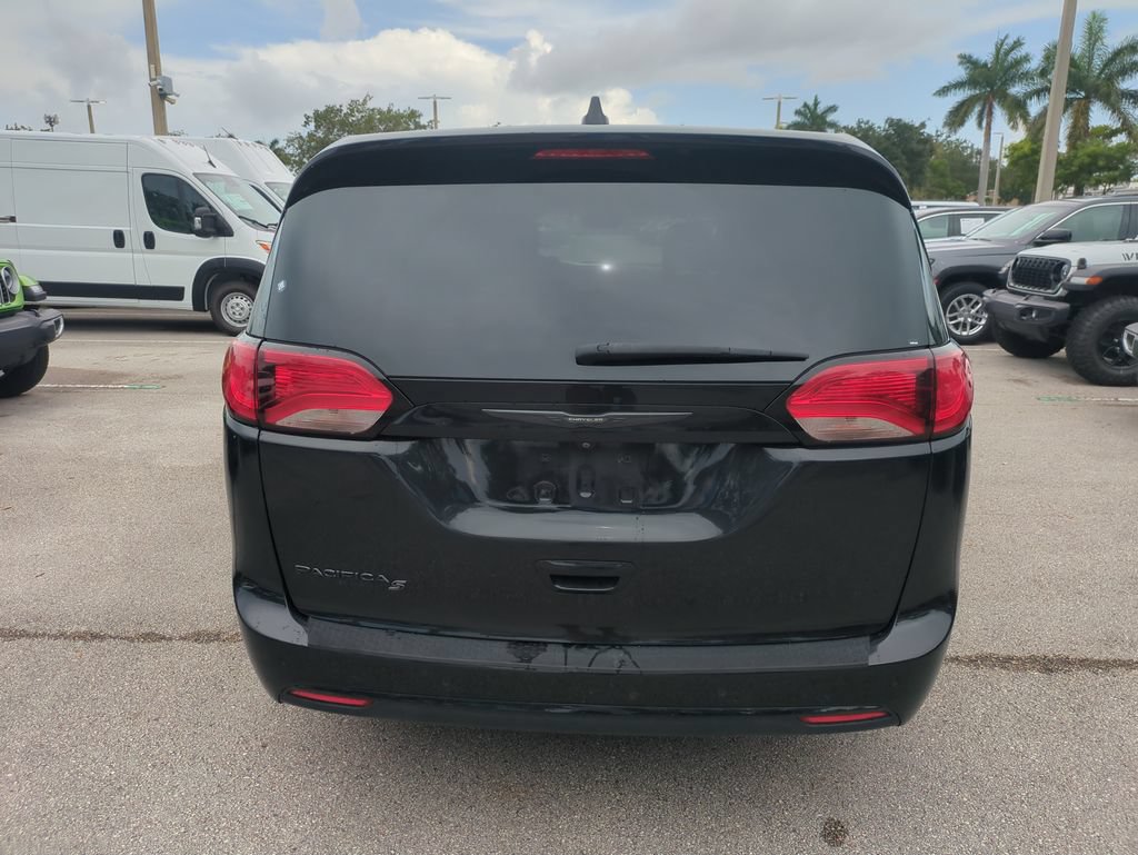 Used 2020 Chrysler Pacifica Touring w/ Advanced Safetytec Group FWD image 7