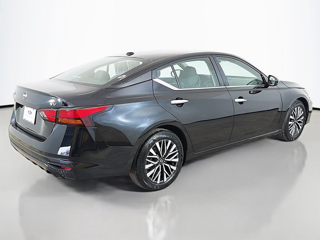Used 2023 Nissan Altima 2.5 SV w/ SV Premium Package FWD image 13