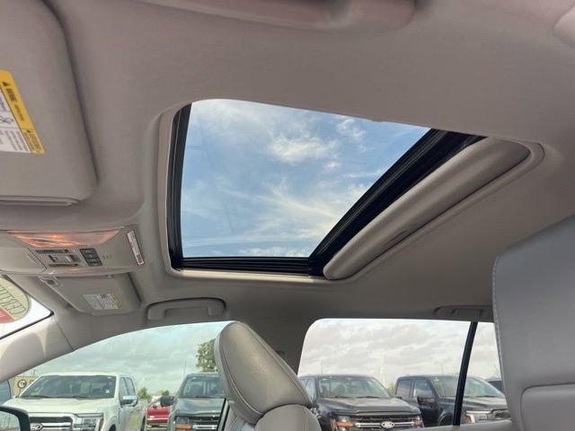 Used 2021 Toyota RAV4 XLE Premium image 10