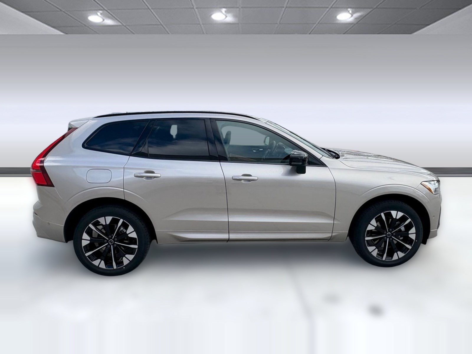 Certified 2026 Volvo XC60 B5 Plus w/ Climate Package AWD/4WD image 8