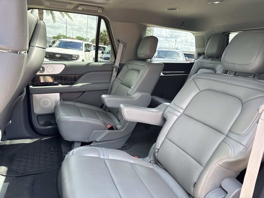 Used 2020 Lincoln Navigator Reserve w/ Luxury Package image 17