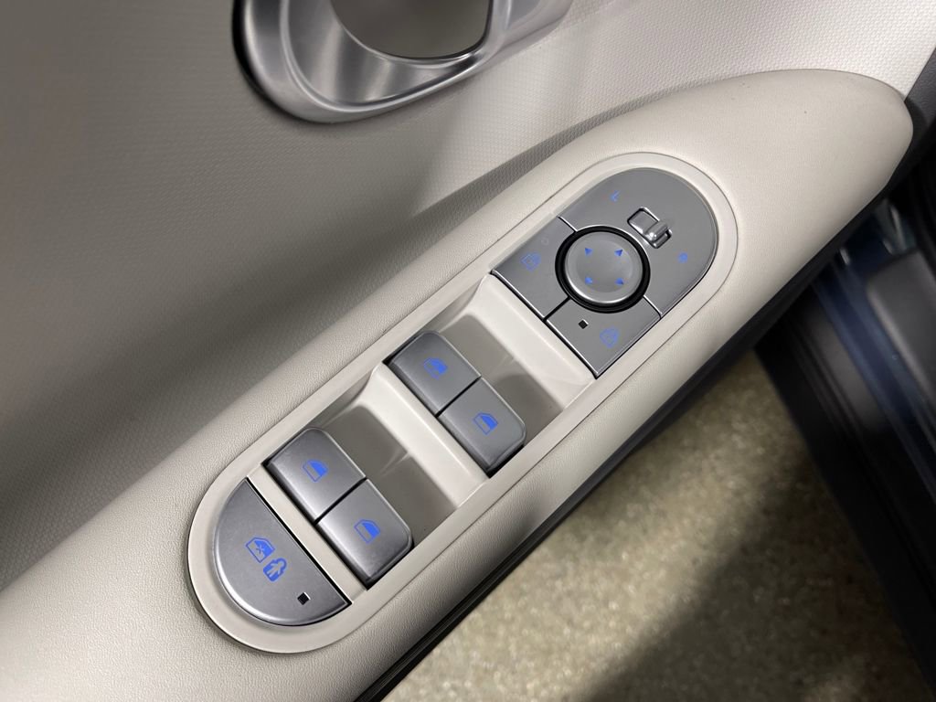 Certified 2024 Hyundai Ioniq 5 SE image 18