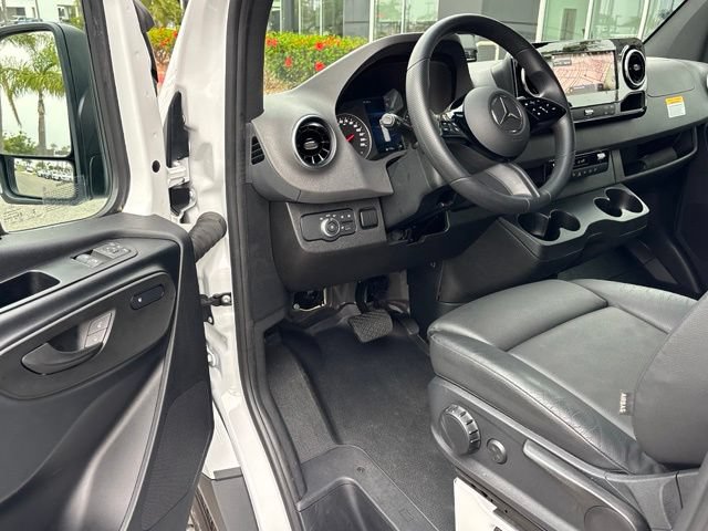 Used 2025 Mercedes-Benz Sprinter 2500 image 14