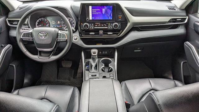 Used 2024 Toyota Highlander XLE AWD/4WD image 23
