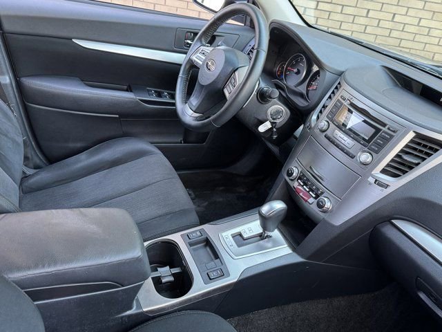 Used 2013 Subaru Outback 2.5i Premium AWD/4WD image 8