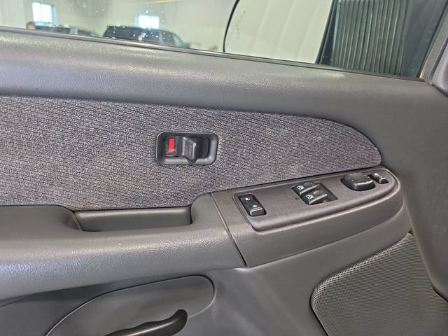 Used 2003 GMC Sierra 2500 SLE w/ Snow Plow Prep Package AWD/4WD image 18