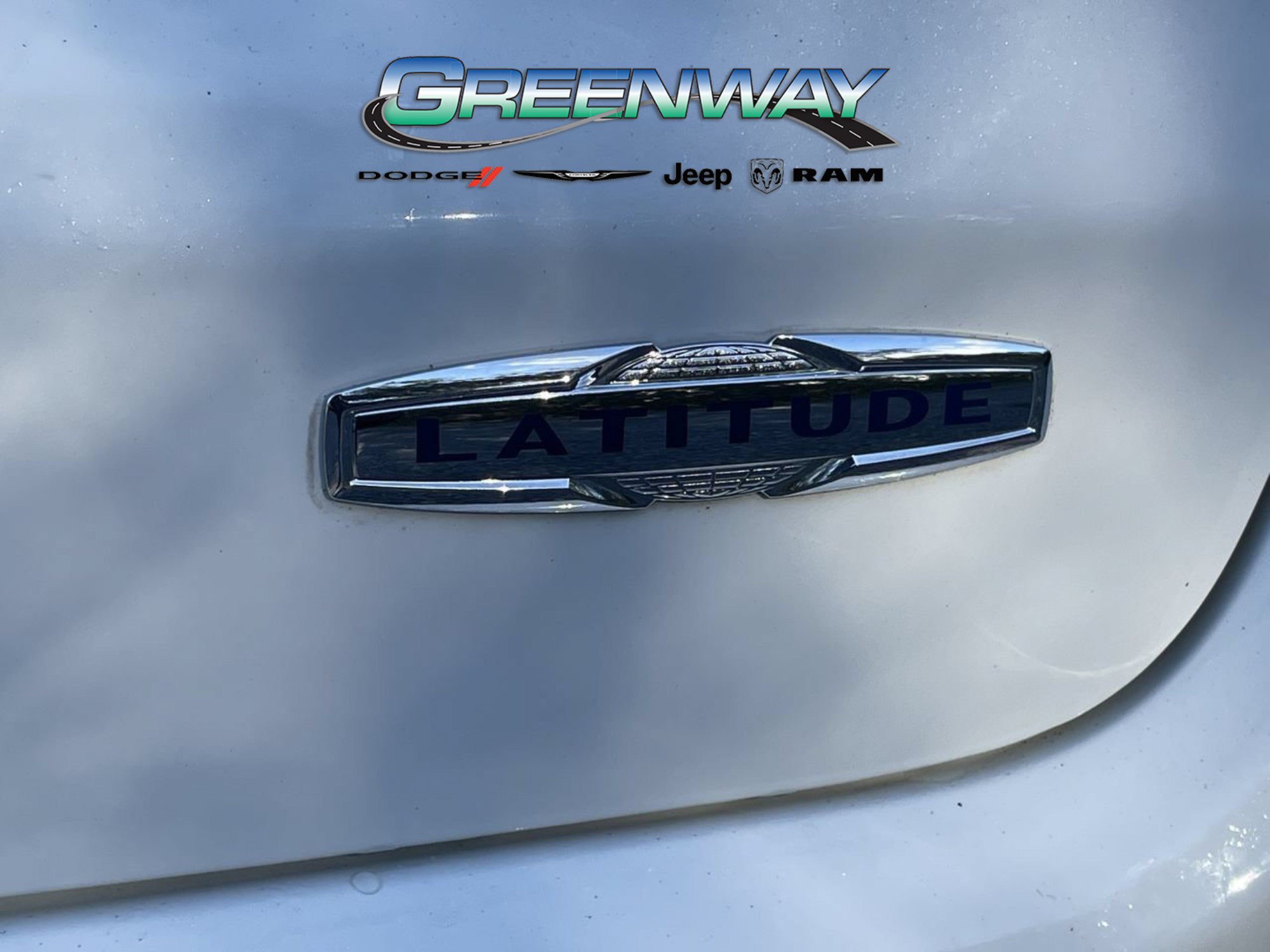 Used 2017 Jeep Compass Latitude w/ Popular Equipment Group FWD image 9
