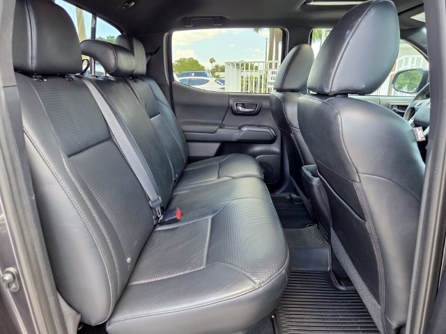 Used 2020 Toyota Tacoma TRD Sport w/ TRD Premium Sport Package AWD/4WD image 18