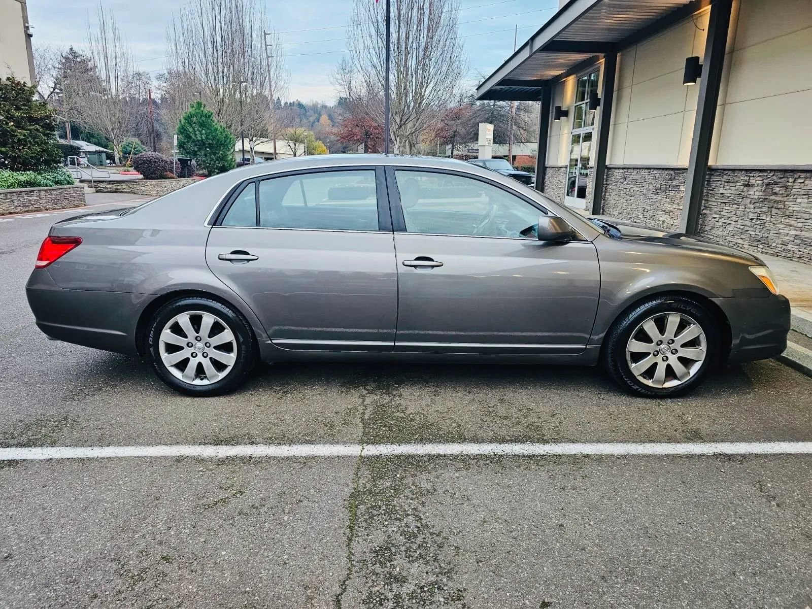 Used 2005 Toyota Avalon XLS FWD image 6