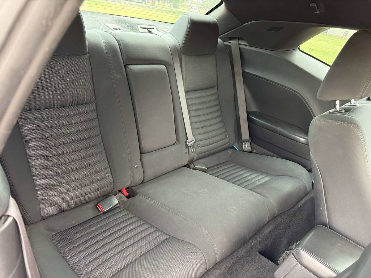 Used 2012 Dodge Challenger SXT image 12