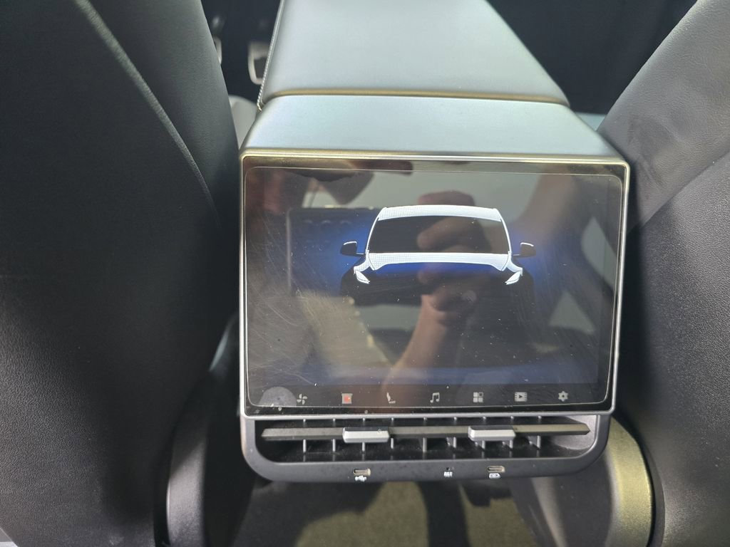 Used 2024 Tesla Model Y Long Range AWD/4WD image 24