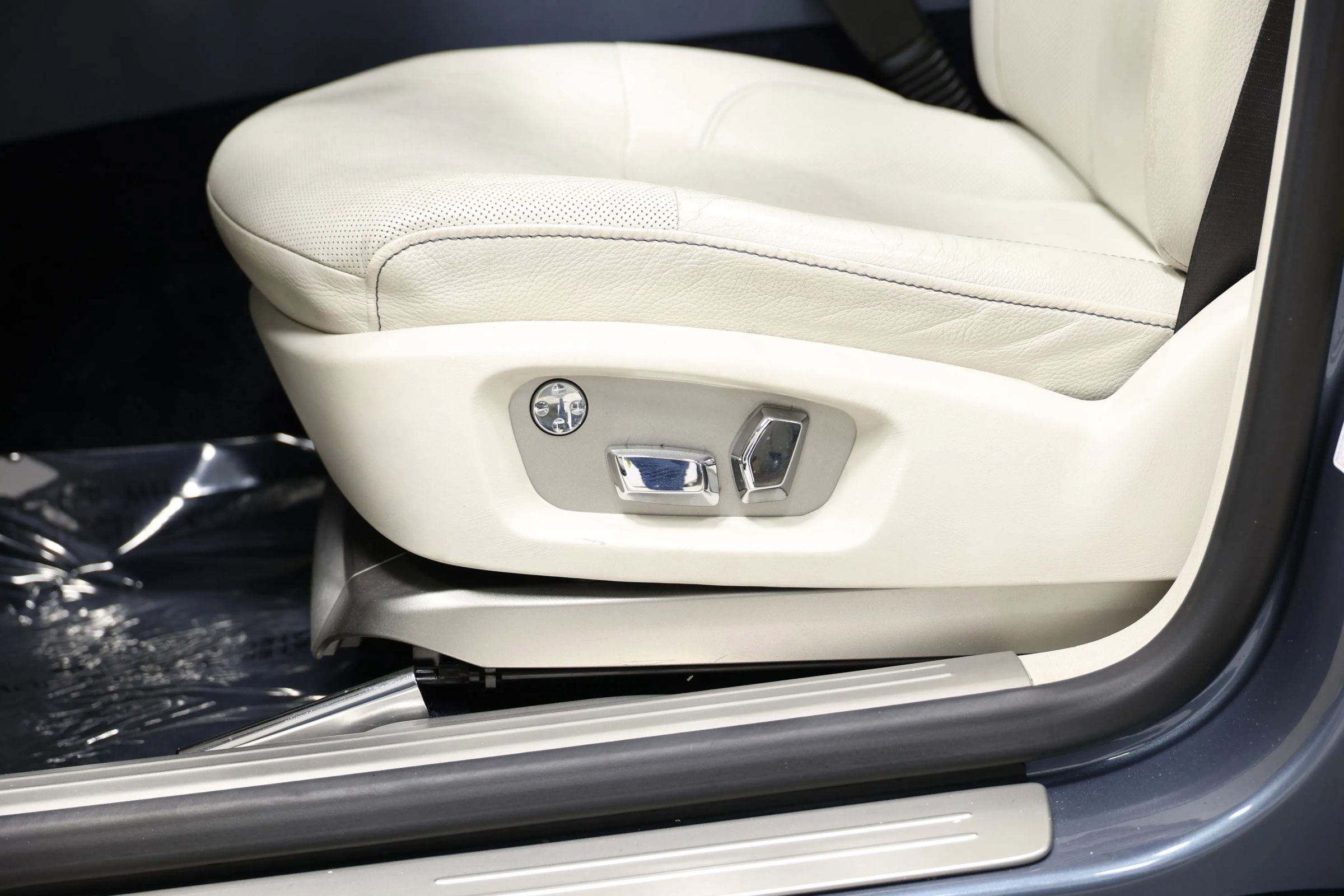 Used 2011 Rolls-Royce Ghost image 15