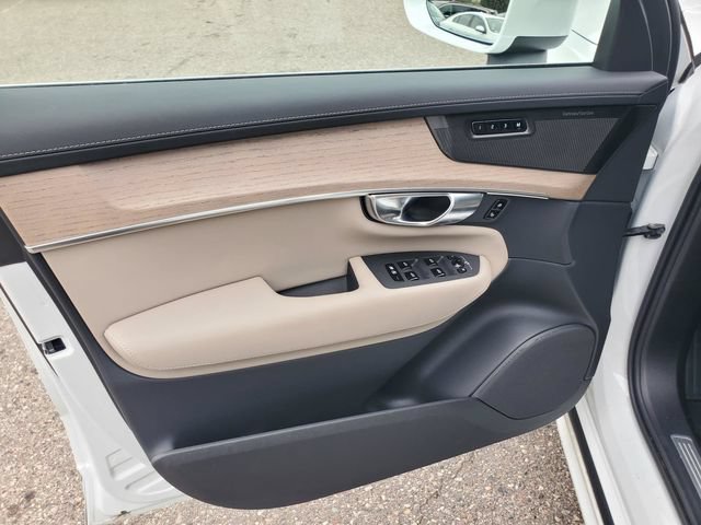 Used 2026 Volvo XC90 B6 Ultra w/ Protection Package AWD/4WD image 10