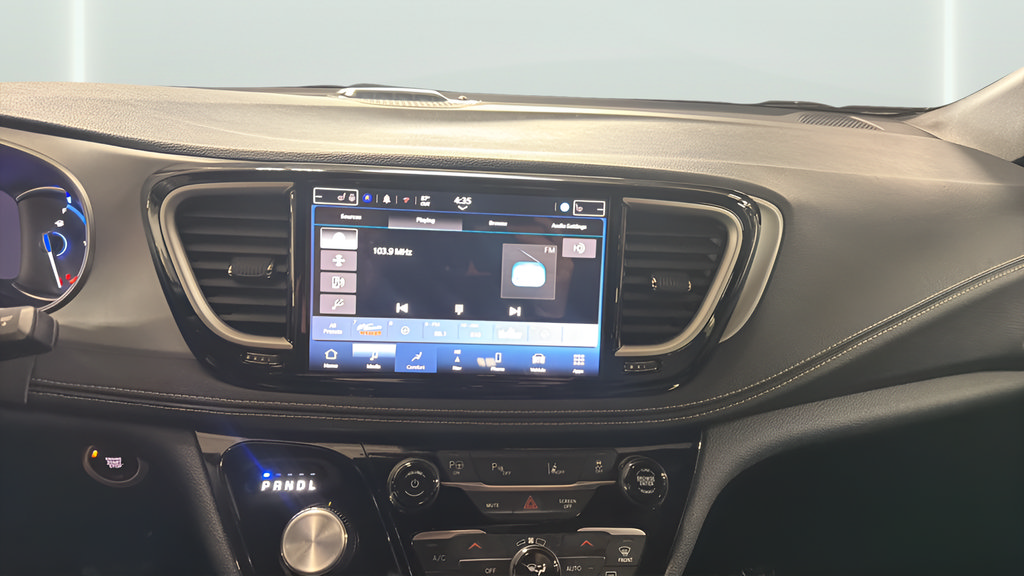 Used 2024 Chrysler Pacifica Limited FWD image 18