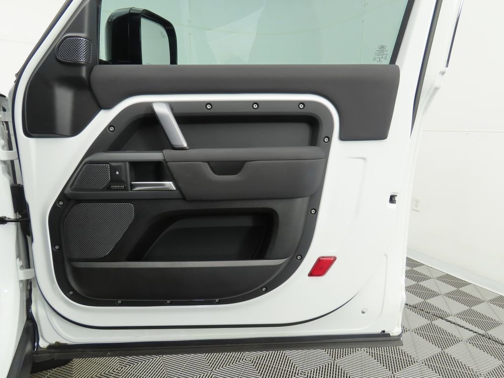 Certified 2023 Land Rover Defender 90 X-Dynamic SE image 24