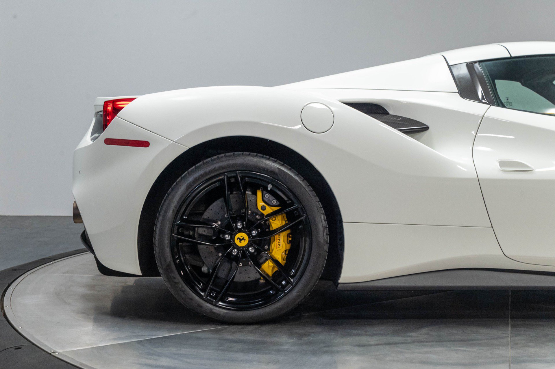 Used 2016 Ferrari 488 Spider RWD image 24