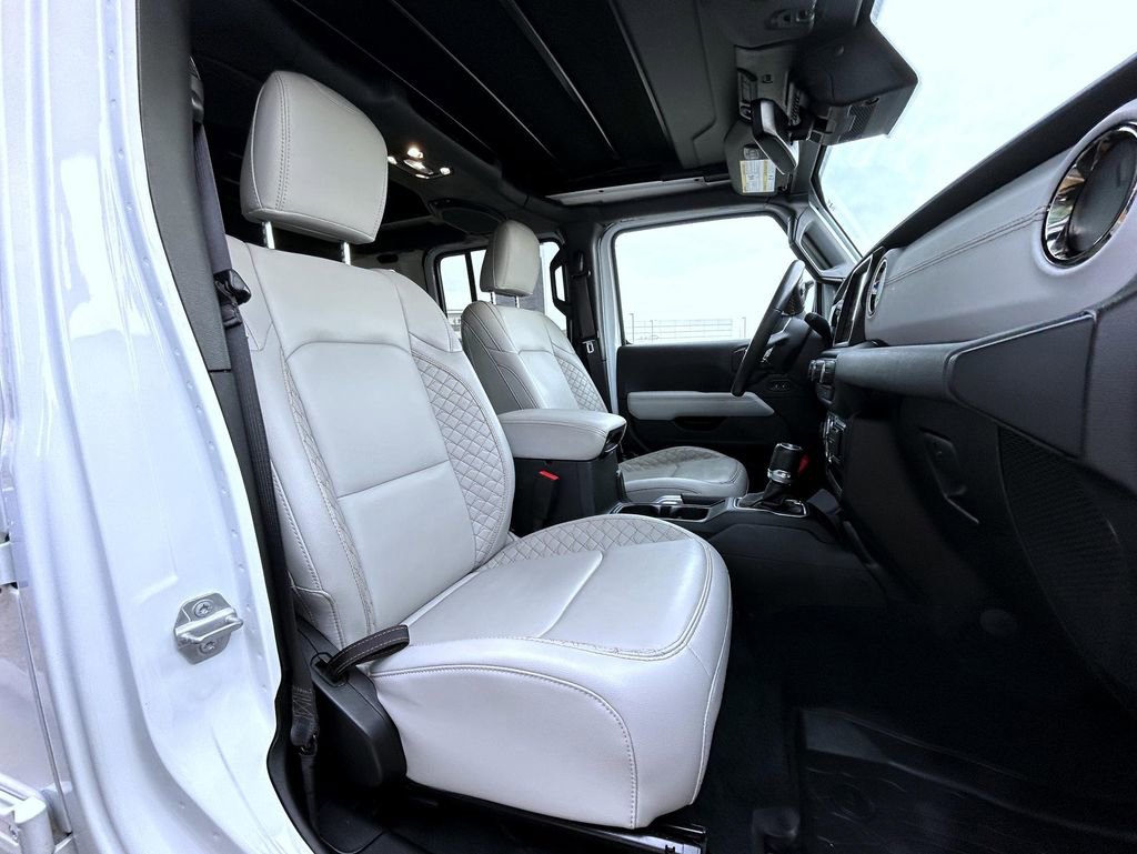 Used 2022 Jeep Wrangler Unlimited Sahara image 16