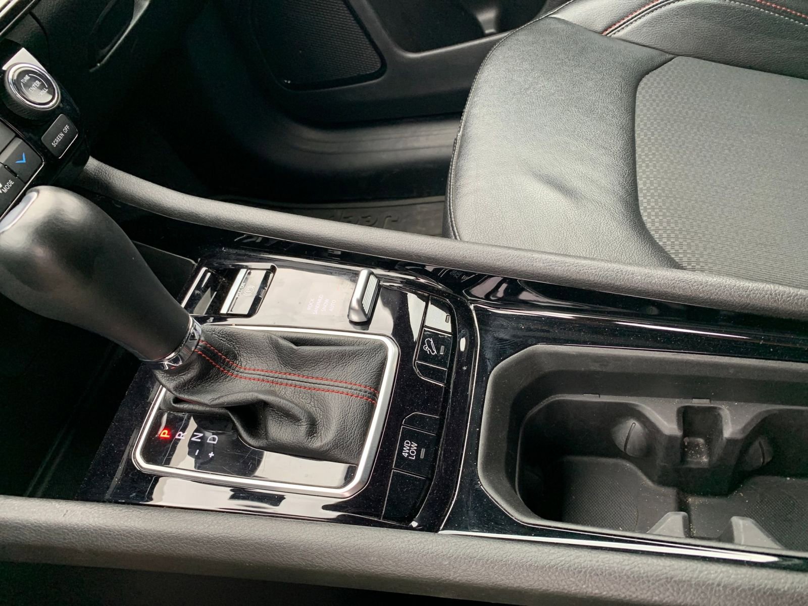 Used 2025 Jeep Compass Trailhawk image 40