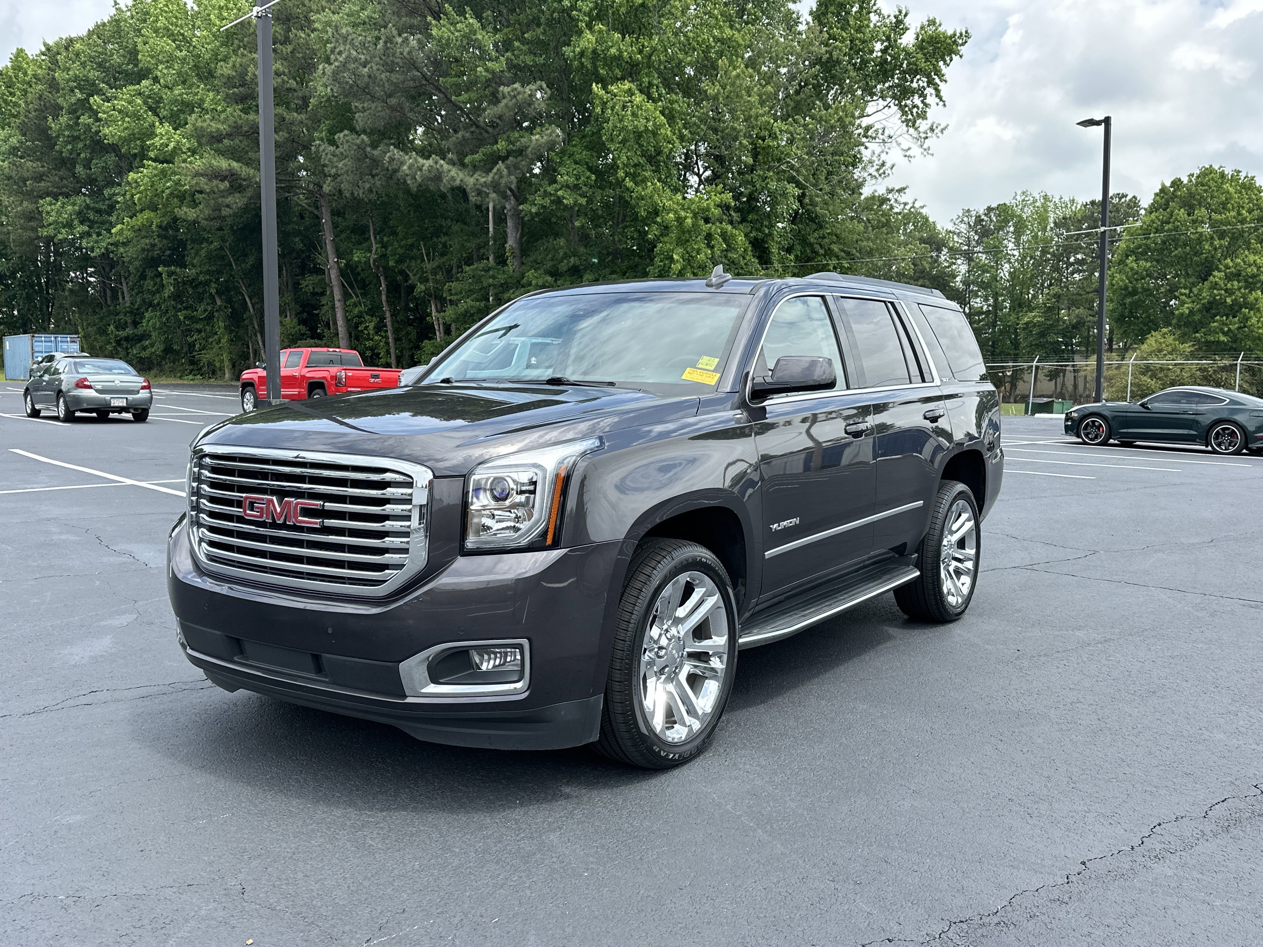 Used 2018 GMC Yukon SLT w/ Premium Edition RWD image 3