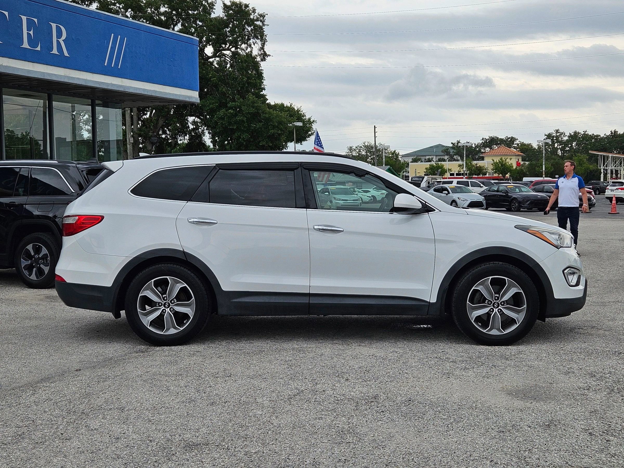 Used 2014 Hyundai Santa Fe GLS FWD image 9