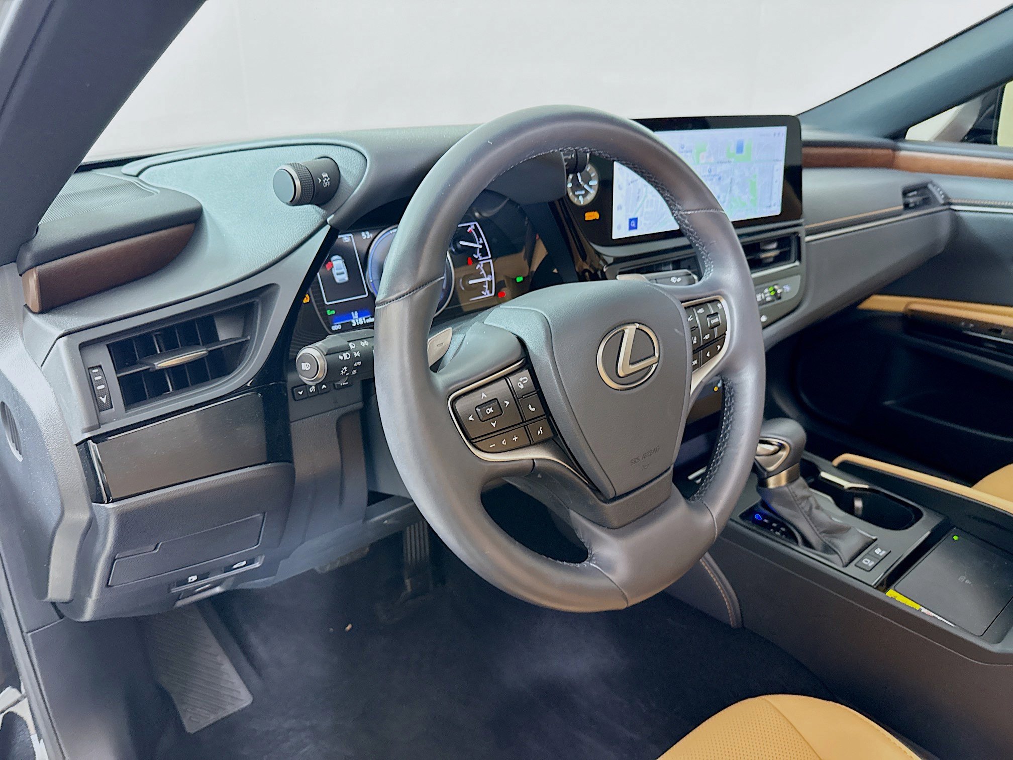 Used 2025 Lexus ES 300h w/ Premium Package image 9