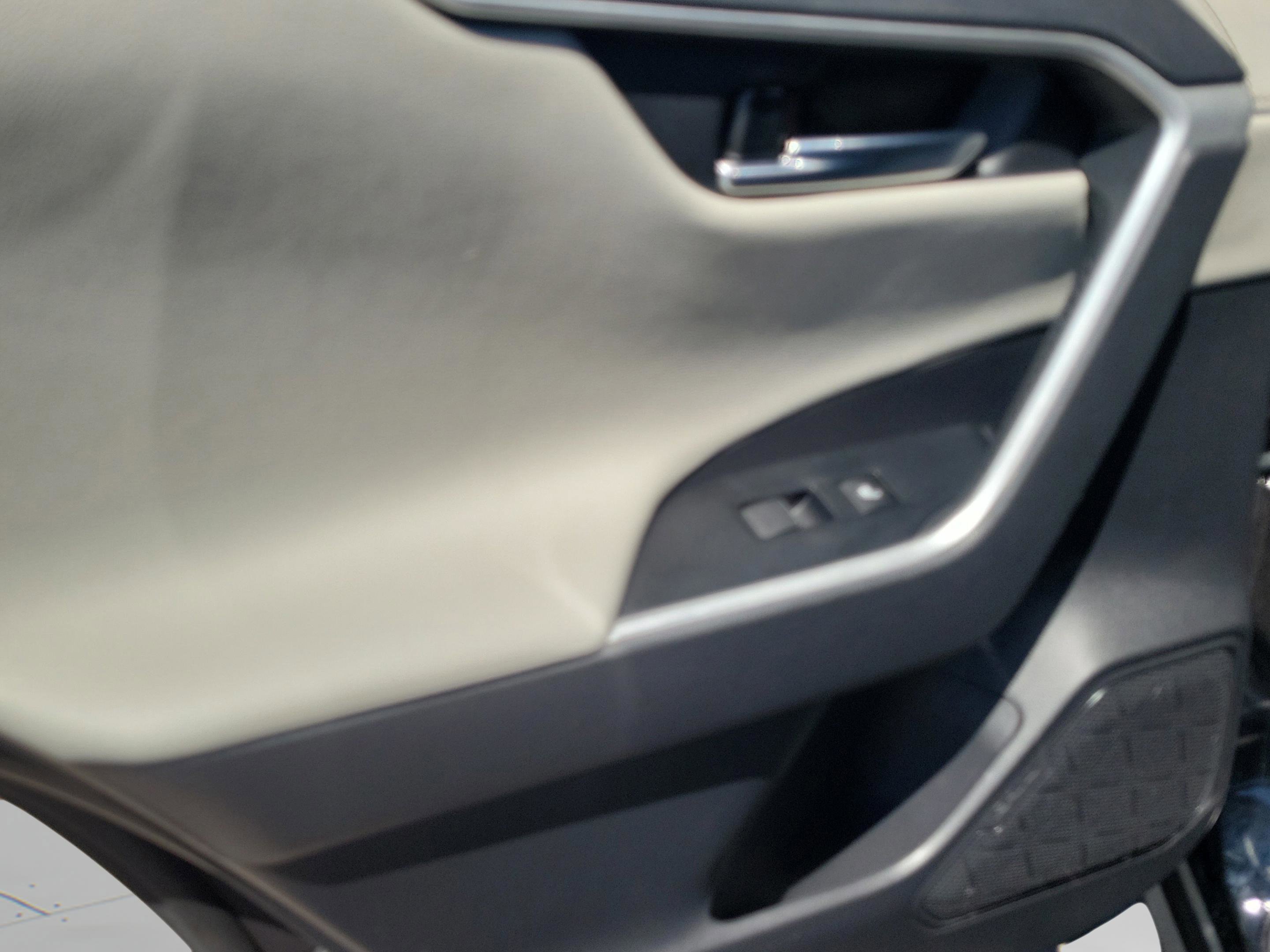 Used 2020 Toyota RAV4 Limited w/ Limited Grade Weather Package AWD/4WD image 5