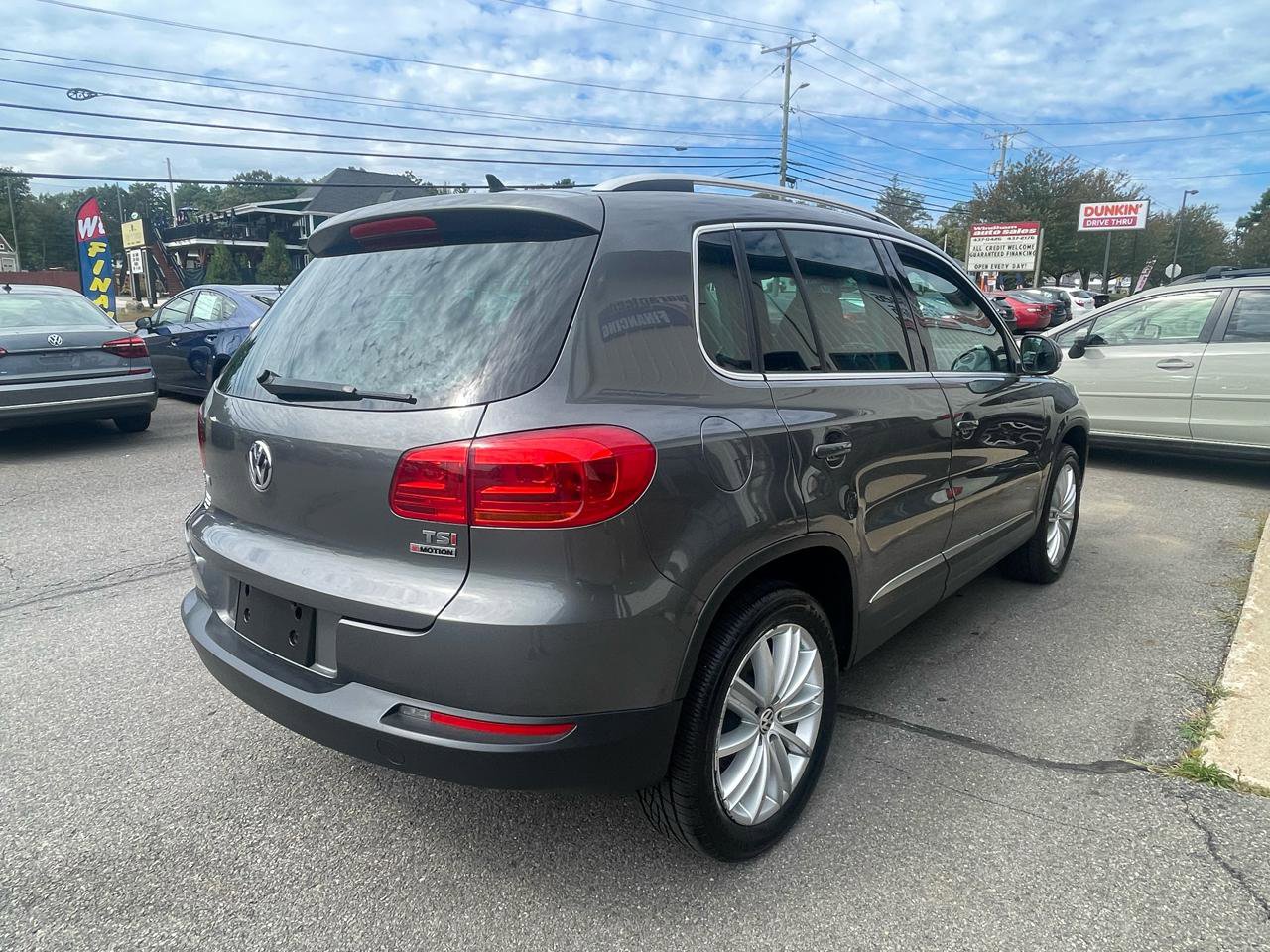 Used 2016 Volkswagen Tiguan SE image 4