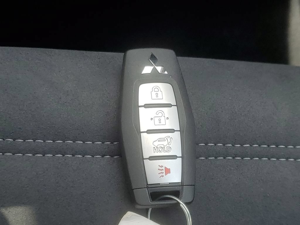 New 2026 Mitsubishi Outlander AWD image 32