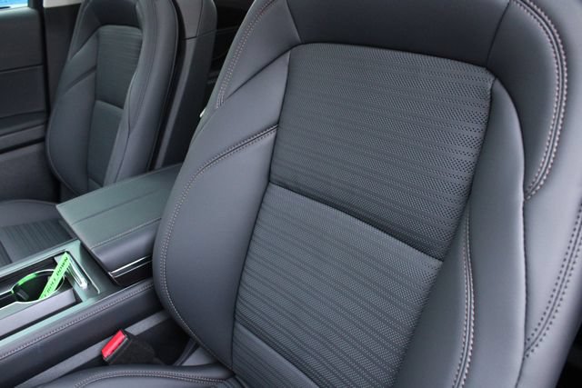 New 2026 Lincoln Nautilus Reserve w/ Jet Appearance Package AWD/4WD image 7
