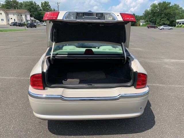 Used 2001 Lincoln LS image 17