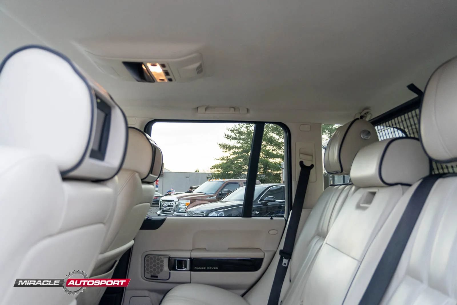 Used 2012 Land Rover Range Rover Supercharged AWD/4WD image 25