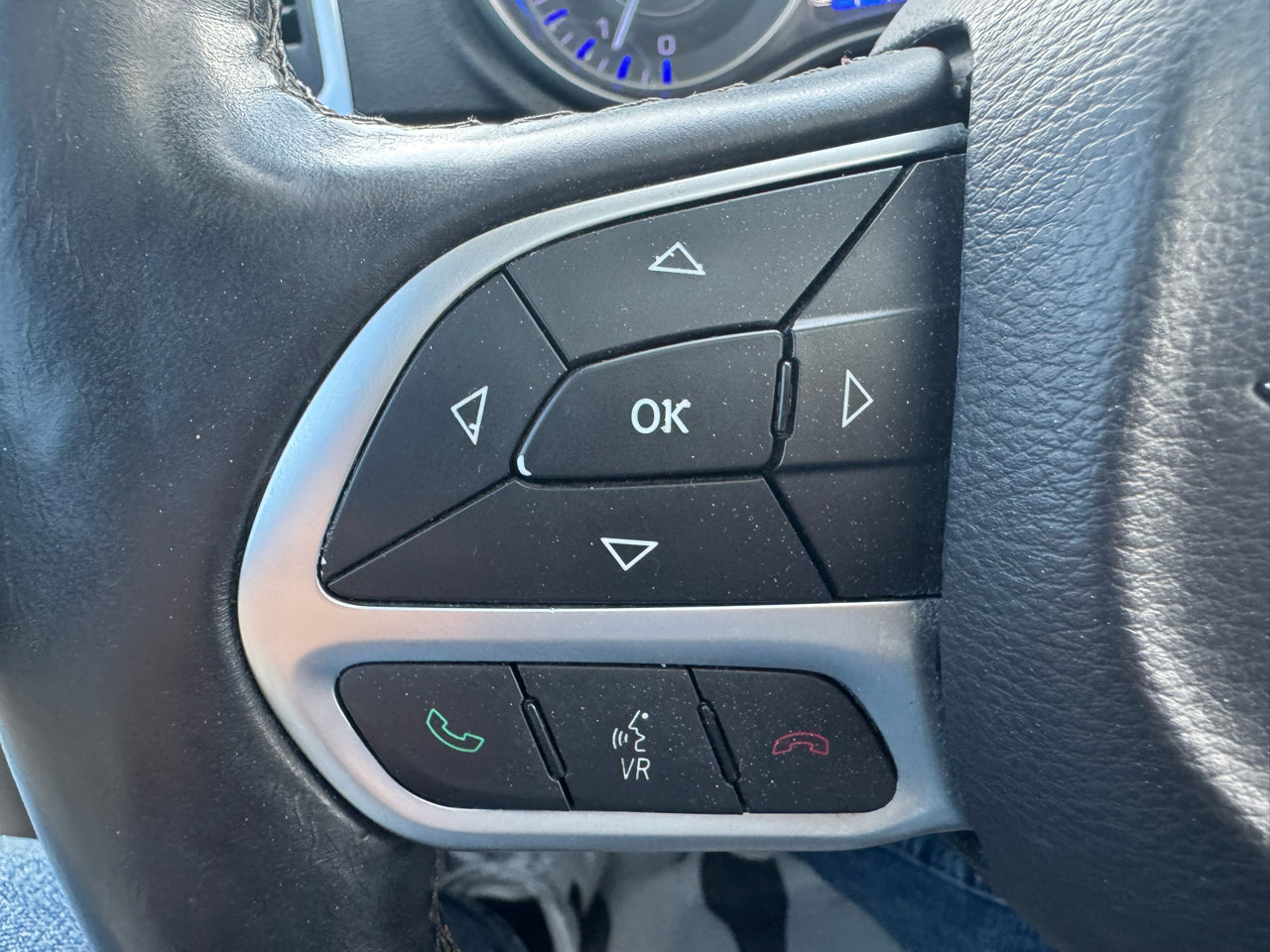 Used 2017 Chrysler 300 C w/ Light Group image 17