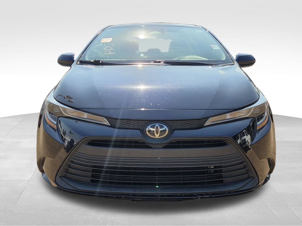 Used 2023 Toyota Corolla LE FWD image 3