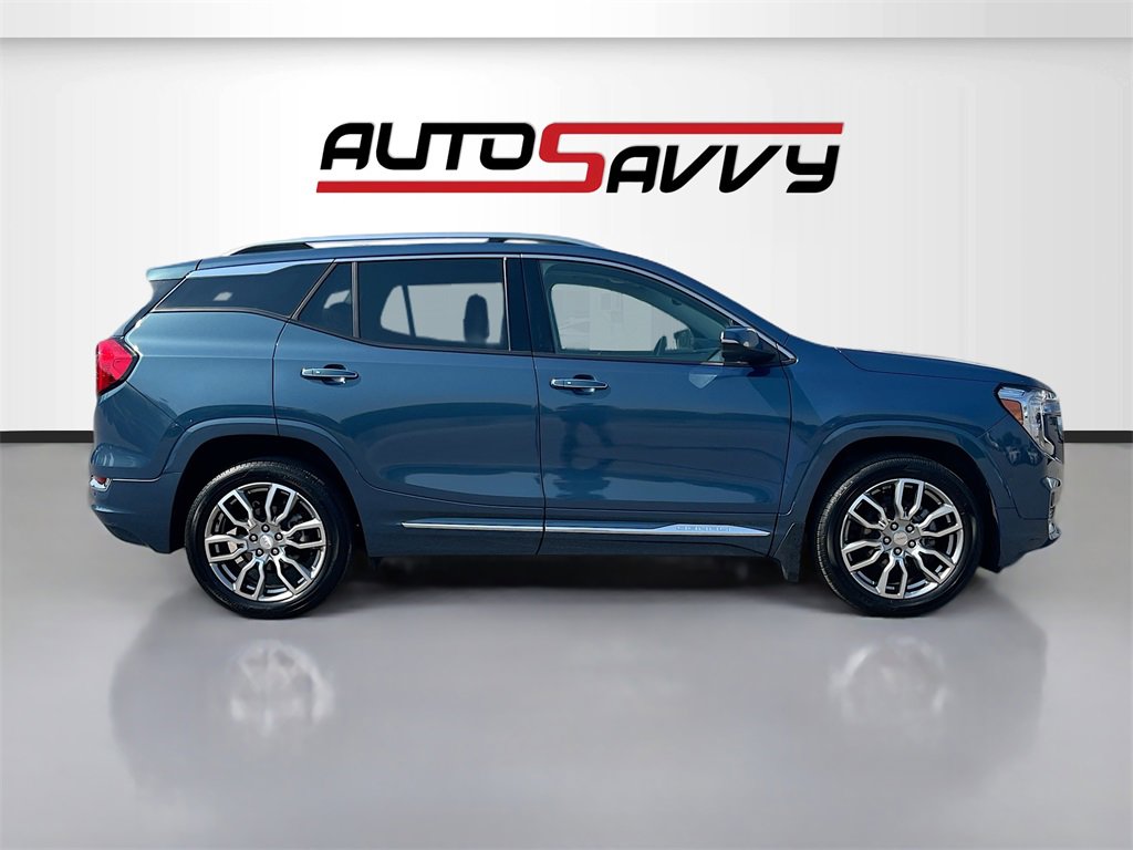 Used 2024 GMC Terrain Denali w/ Denali Premium Package image 8