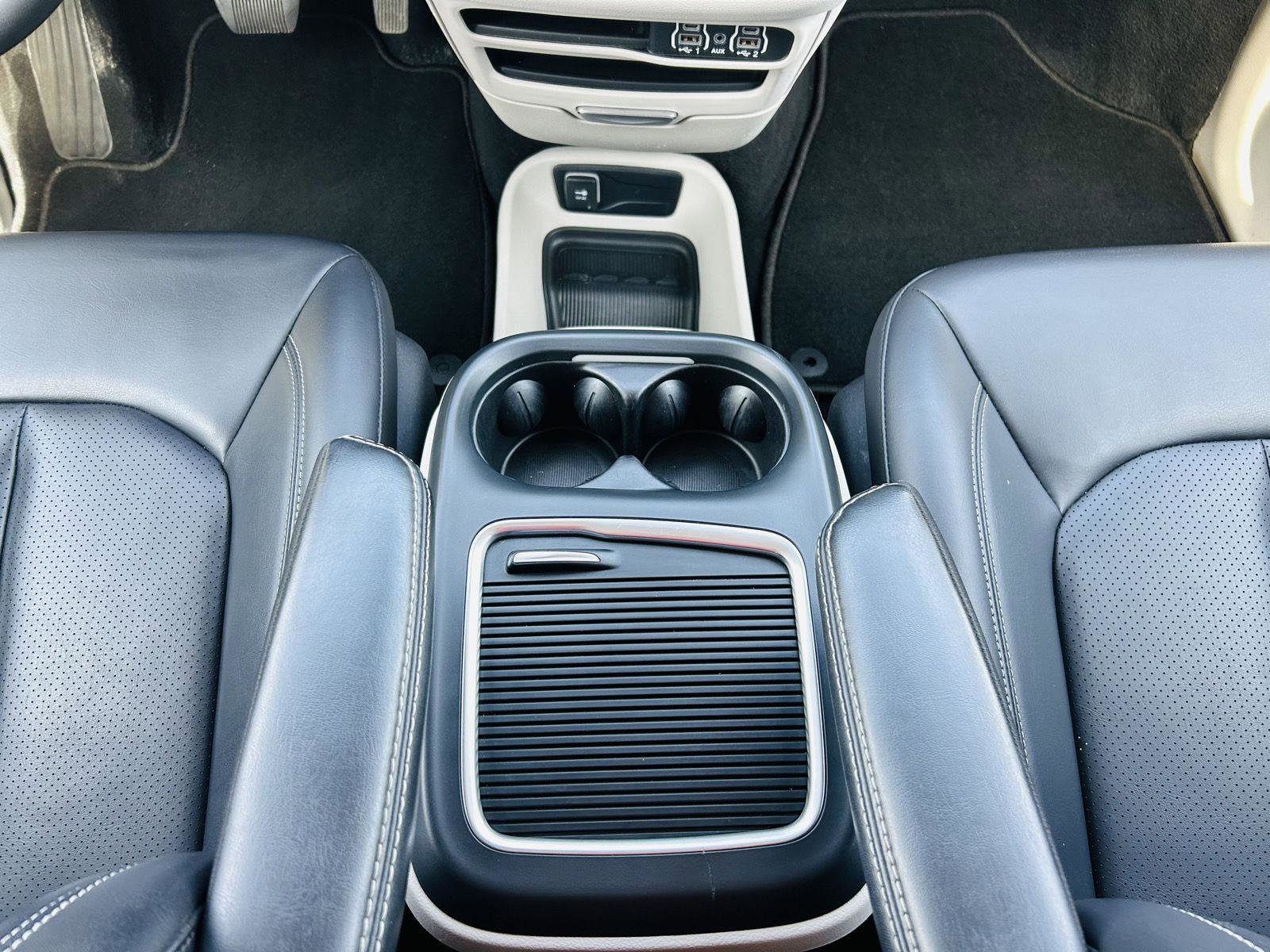 Used 2023 Chrysler Pacifica Touring-L image 23