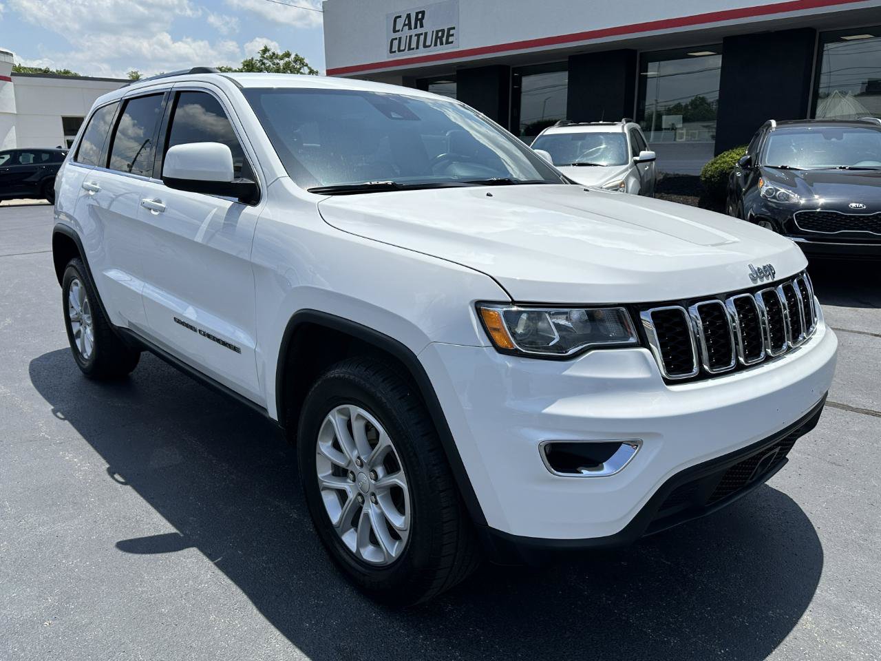 Used 2021 Jeep Grand Cherokee Laredo X AWD/4WD image 3