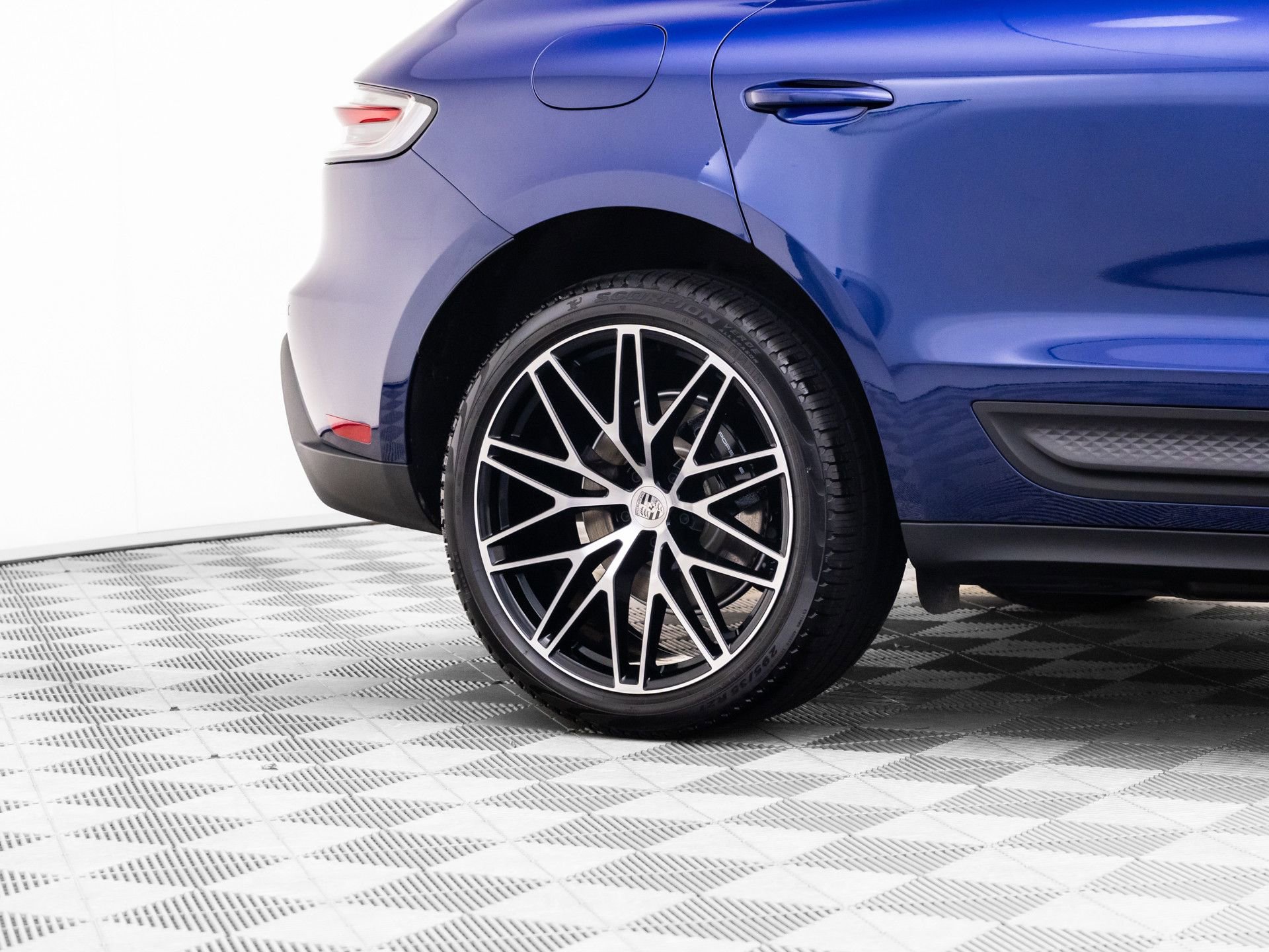 Certified 2026 Porsche Macan AWD/4WD image 36